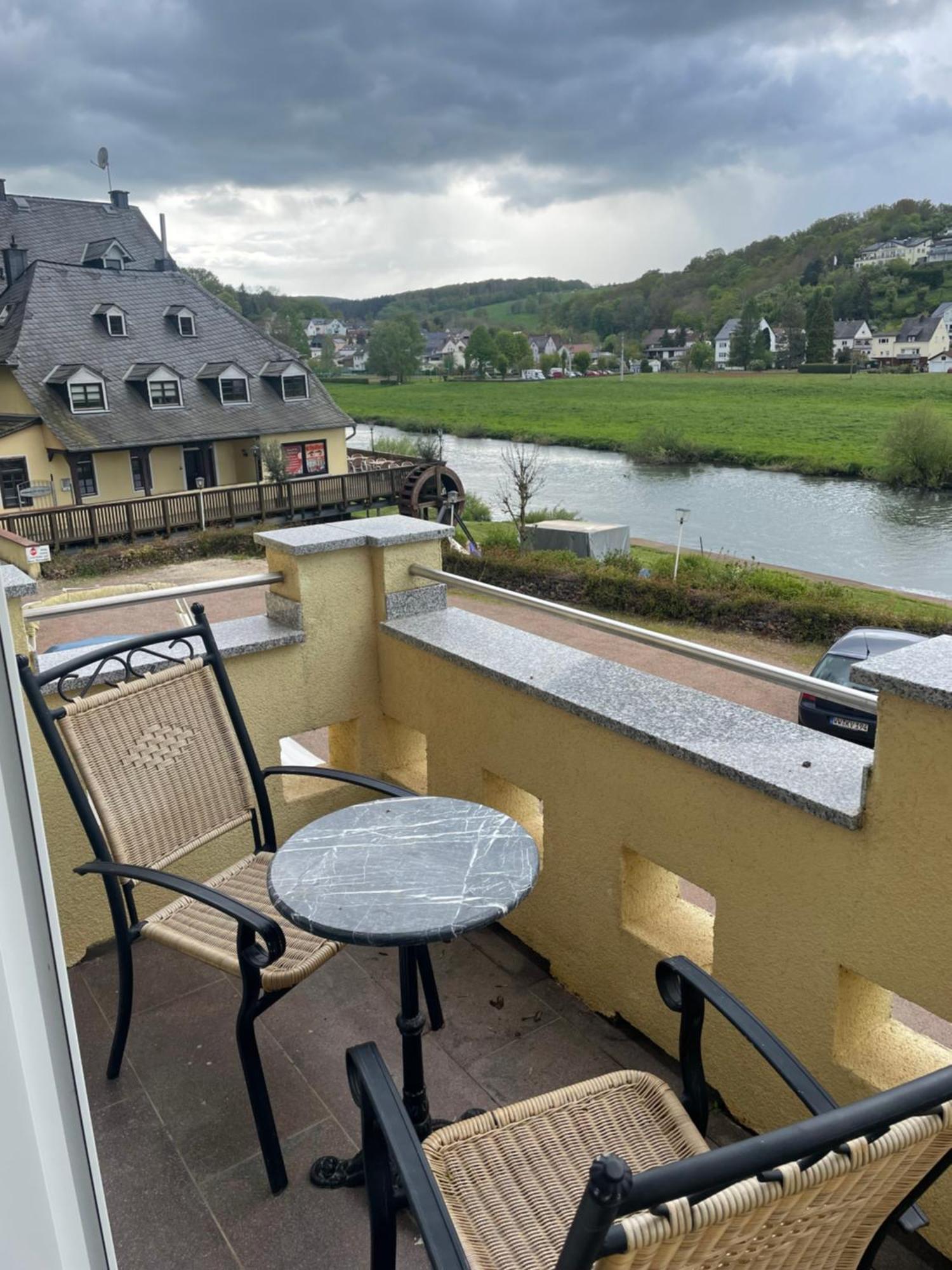 Ferienwohnung Riverside Resort Idyllisch Direkt An Der Lahn Diez Exterior photo